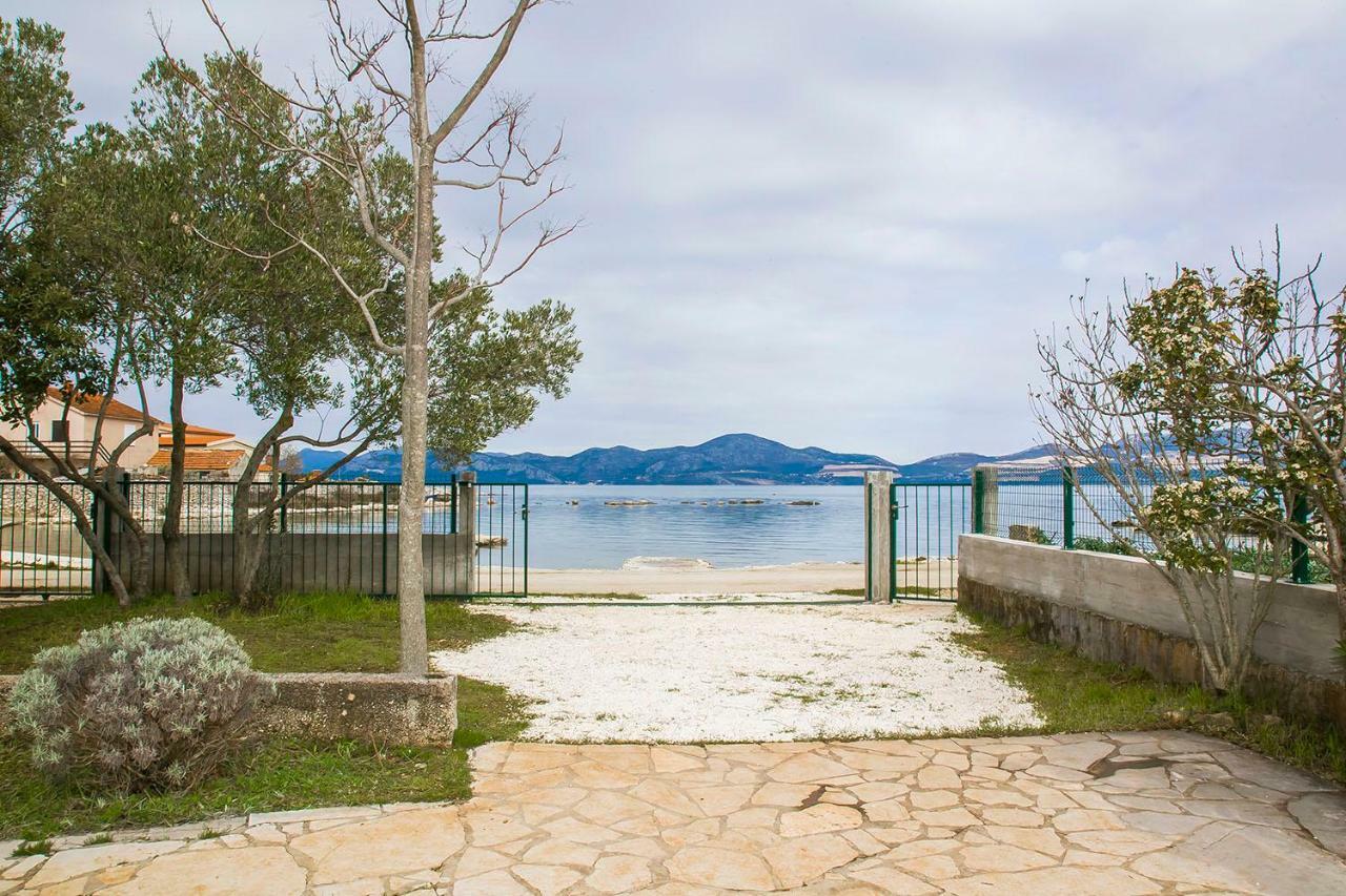 Holiday House "Kale" Drace Bagian luar foto