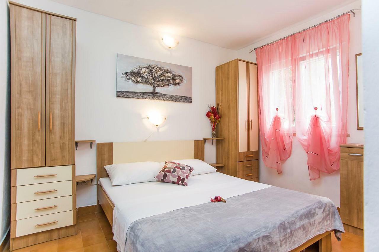 Holiday House "Kale" Drace Bagian luar foto